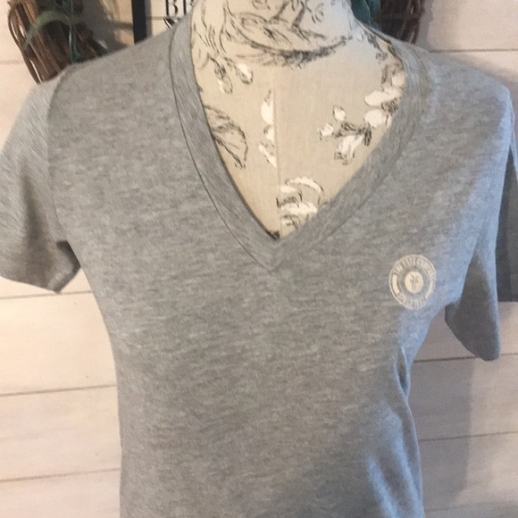 *🆕 Frye Gray Vneck Top XS - Picture 2 of 5